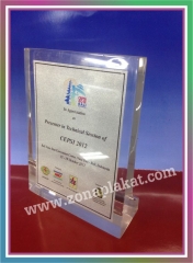 Pusat Plakat bentuk L